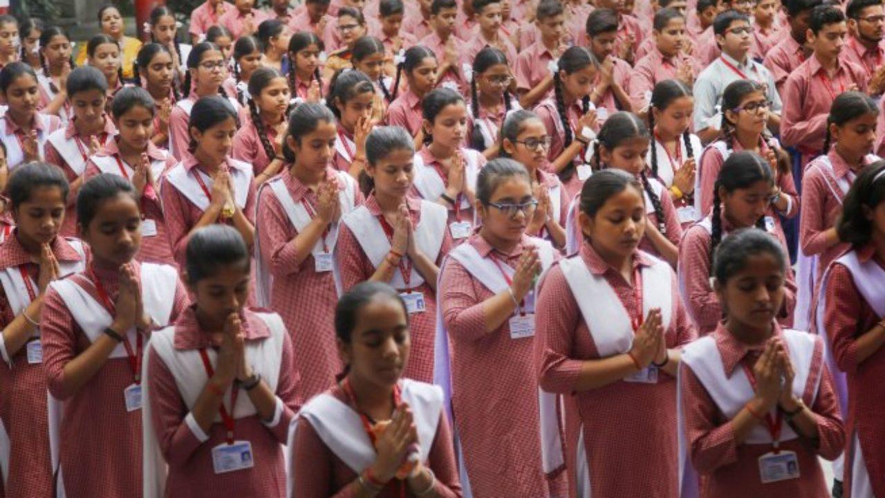 वंदे मातरम की 150वीं वर्षगांठ: छत्तीसगढ़ के 3 हजार से ज्यादा स्कूलों में एक साथ गूंजेगा राष्ट्रीय गीत, कार्यक्रम की तैयारियों को लेकर सांसद बृजमोहन अग्रवाल ने की बैठक