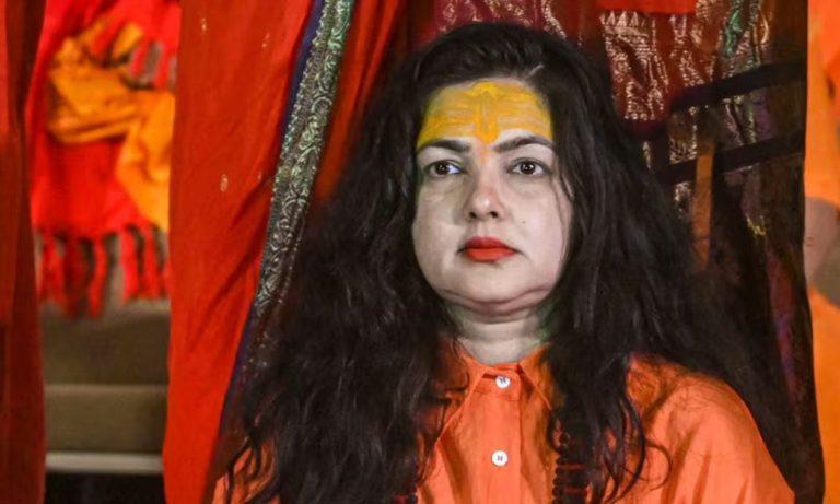 ममता कुलकर्णी किन्नर अखाड़े से बाहर, स्वामी अविमुक्तेश्वरानंद को लेकर दिया था विवादित बयान