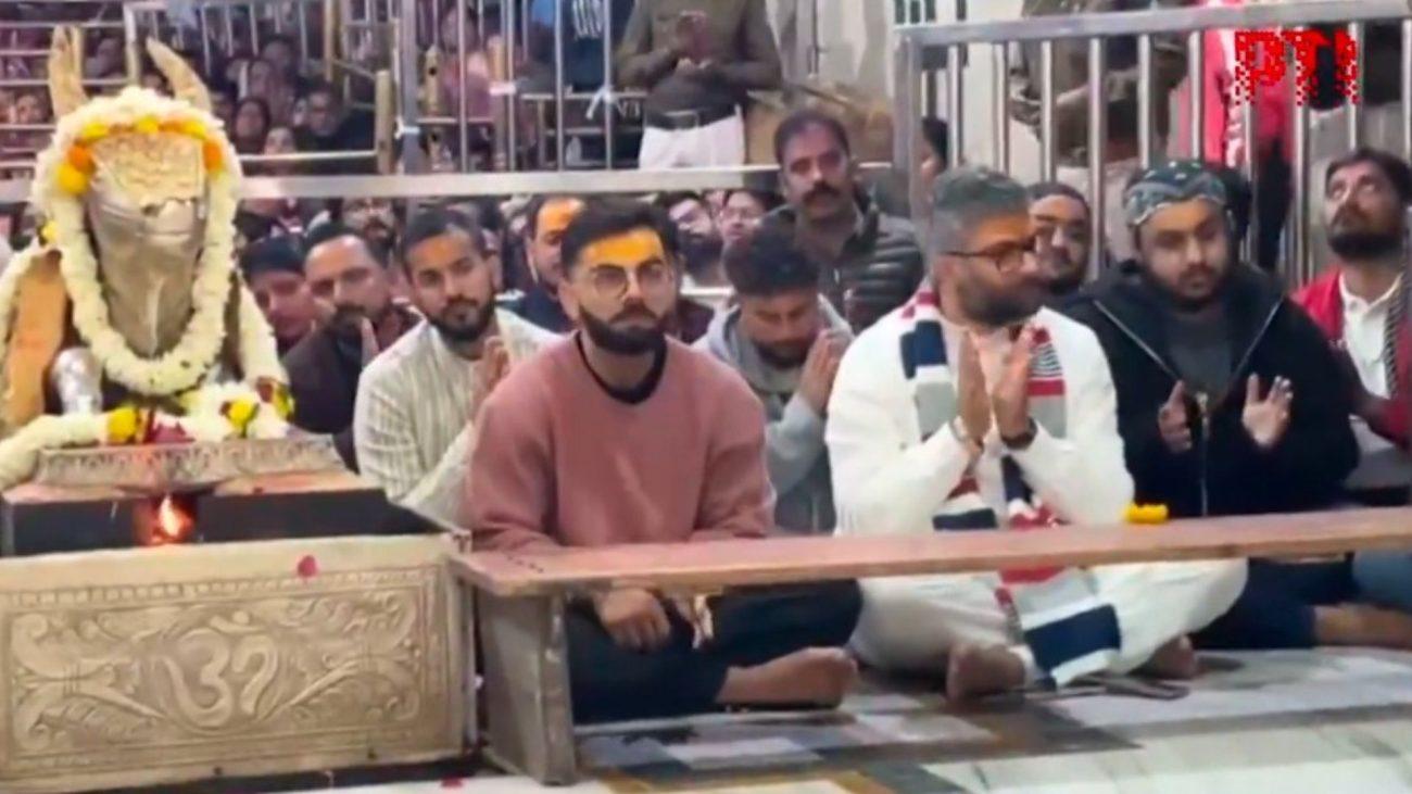 इंदौर मैच से पहले महाकाल की शरण में विराट कोहली और कुलदीप यादव, भस्म आरती में हुए शामिल