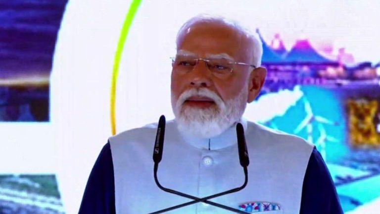 PM नरेंद्र मोदी ने किया वाइब्रेंट गुजरात रीजनल कॉन्फ्रेंस का उद्घाटन, कहा- यह ग्लोबल ग्रोथ का बड़ा उदाहरण