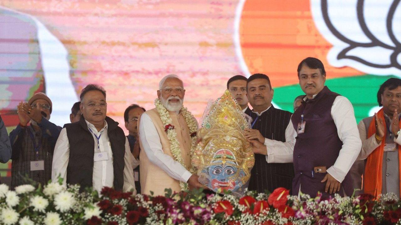 PM मोदी का बंगाल दौरा, TMC पर बोला हमला, मालदा के बाद सिंगूर को देंगे करोड़ों की सौगात