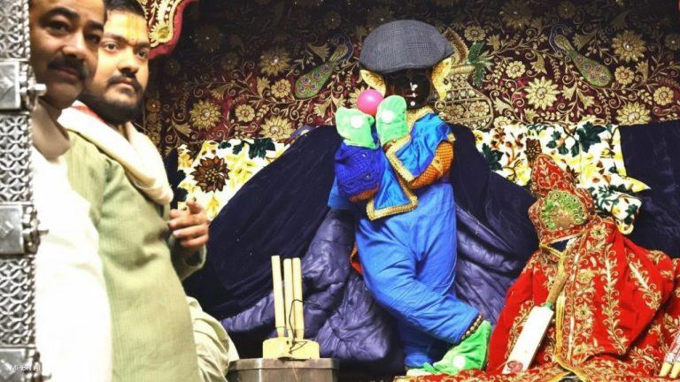 वृंदावन खिचड़ी उत्सव में क्रिकेटर बने ठाकुर राधावल्लभलाल, विलक्षण दर्शन से भावविभोर हुए भक्त