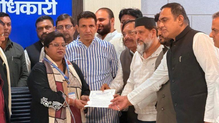 MP में SIR पर सियासी घमासान: जीतू पटवारी के साथ कांग्रेस प्रतिनिधिमंडल ने निर्वाचन आयोग कार्यालय में सौंपा ज्ञापन, अनियमितता मिलने पर FIR की चेतावनी