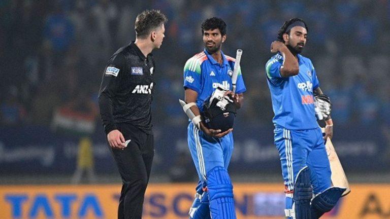 IND vs NZ: वडोदरा में जीत के बाद भारत को बड़ा झटका, वॉशिंगटन सुंदर साइड स्ट्रेन के कारण वनडे सीरीज से बाहर!