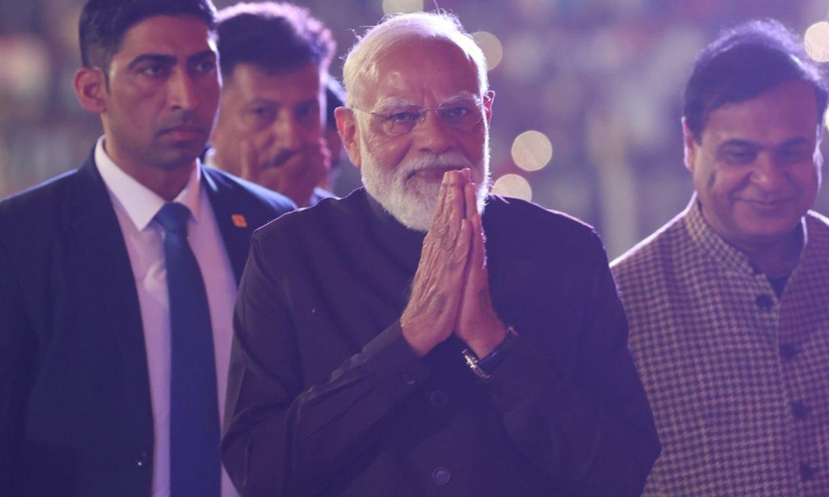 असम दौरे पर प्रधानमंत्री मोदी, ‘बागुरुम्बा दोहो 2026’ कार्यक्रम में हुए शामिल, सभा को संबोधित कर कांग्रेस पर बोला हमला