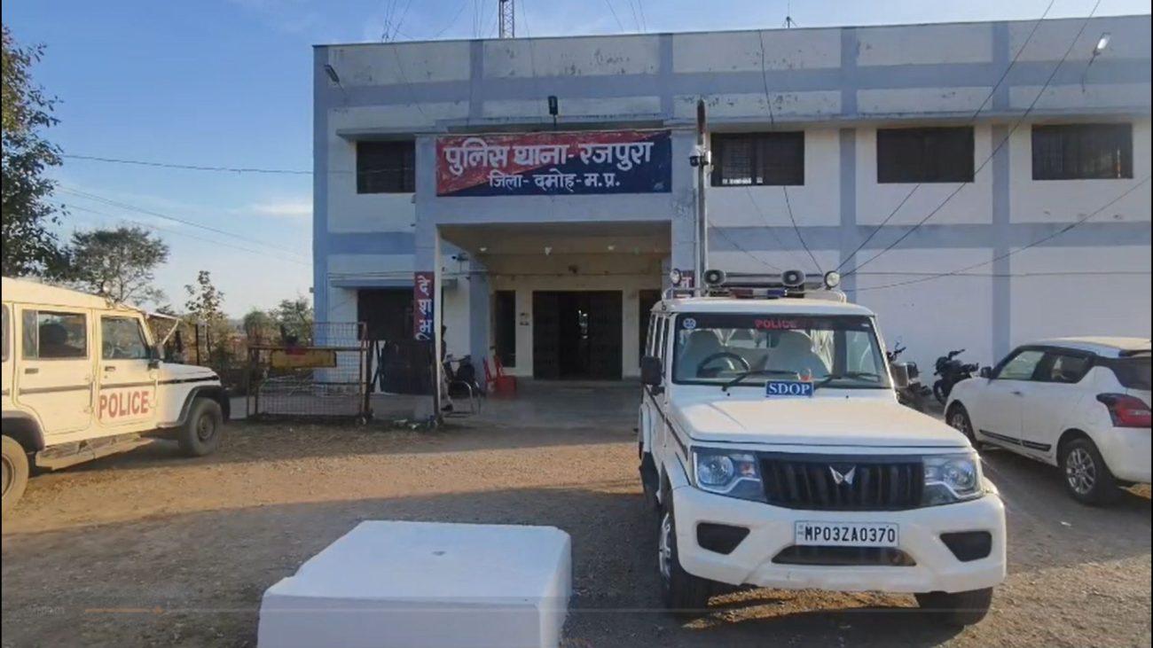 गौ वध के आरोपी को गिरफ्तार करने गई पुलिस टीम पर हमला, भीड़ ने लाठी-पत्थरों से मारकर आरोपी को छुड़ाया