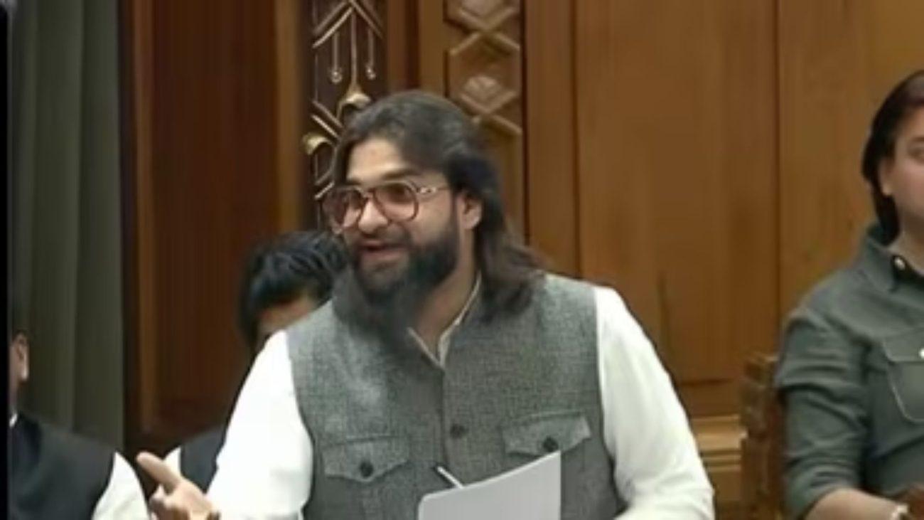 मऊ विधायक अब्बास अंसारी 4 साल में पहली बार यूपी विधानसभा में बोले, स्वास्थ्य व्यवस्था पर बात करते हुए कहा- ‘मेरी मजबूरी समझिए’