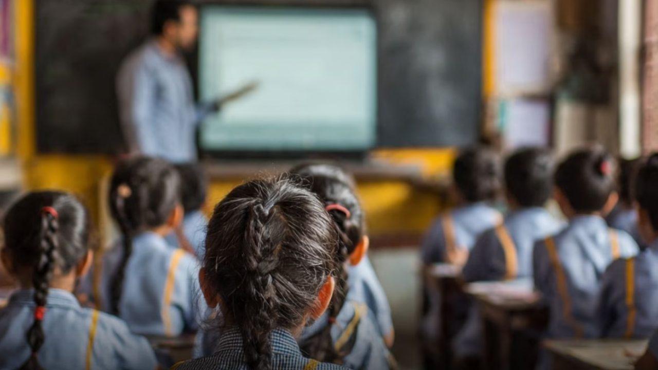 सरकारी स्कूल के 35 बच्चों ने काटी अपनी कलाई, मचा हड़कंप, शिक्षा विभाग ने प्रिंसिपल को भेजा नोटिस