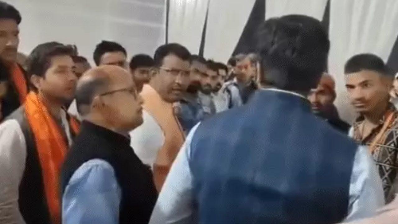 राजिम कुंभ में अव्यवस्था पर भड़के भाजपा विधायक रोहित साहू, जिला पंचायत CEO को लगाई फटकार, कहा- सरकार की इमेज की धनिया बो रहे हो