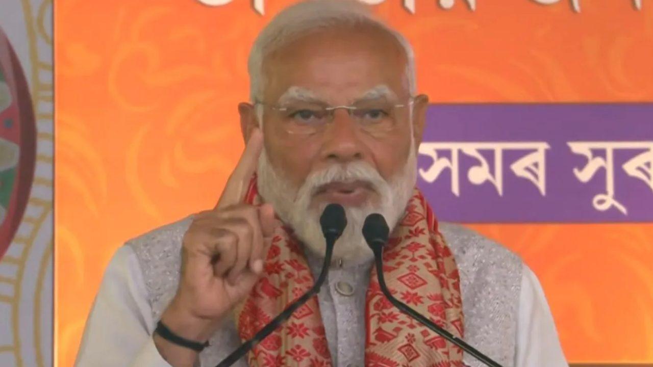 प्रधानमंत्री मोदी का असम दौरा: गुवाहाटी में रैली को किया संबोधित, कहा- नॉर्थ-ईस्ट हमारे लिए है अष्ठलक्ष्मी