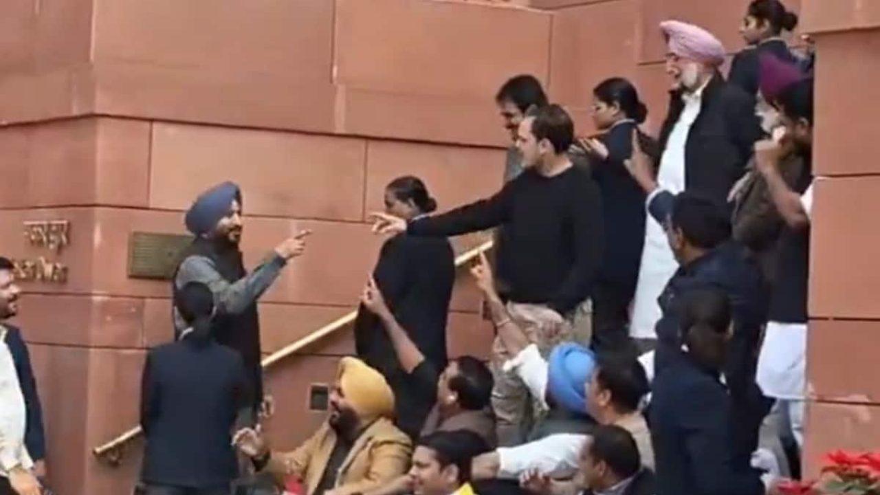 संसद परिसर में राहुल गांधी और रवनीत सिंह बिट्टू के बीच तीखी नोकझोंक, केंद्रीय राज्य मंत्री ने कांग्रेस पर लगाया सिख समुदाय के अपमान का आरोप