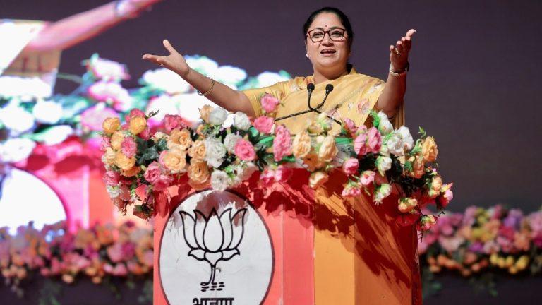 चुनाव से पहले CM रेखा गुप्ता का बंगाल दौरा, कहा- ममता सरकार की विदाई तय, TMC ने किया पलटवार