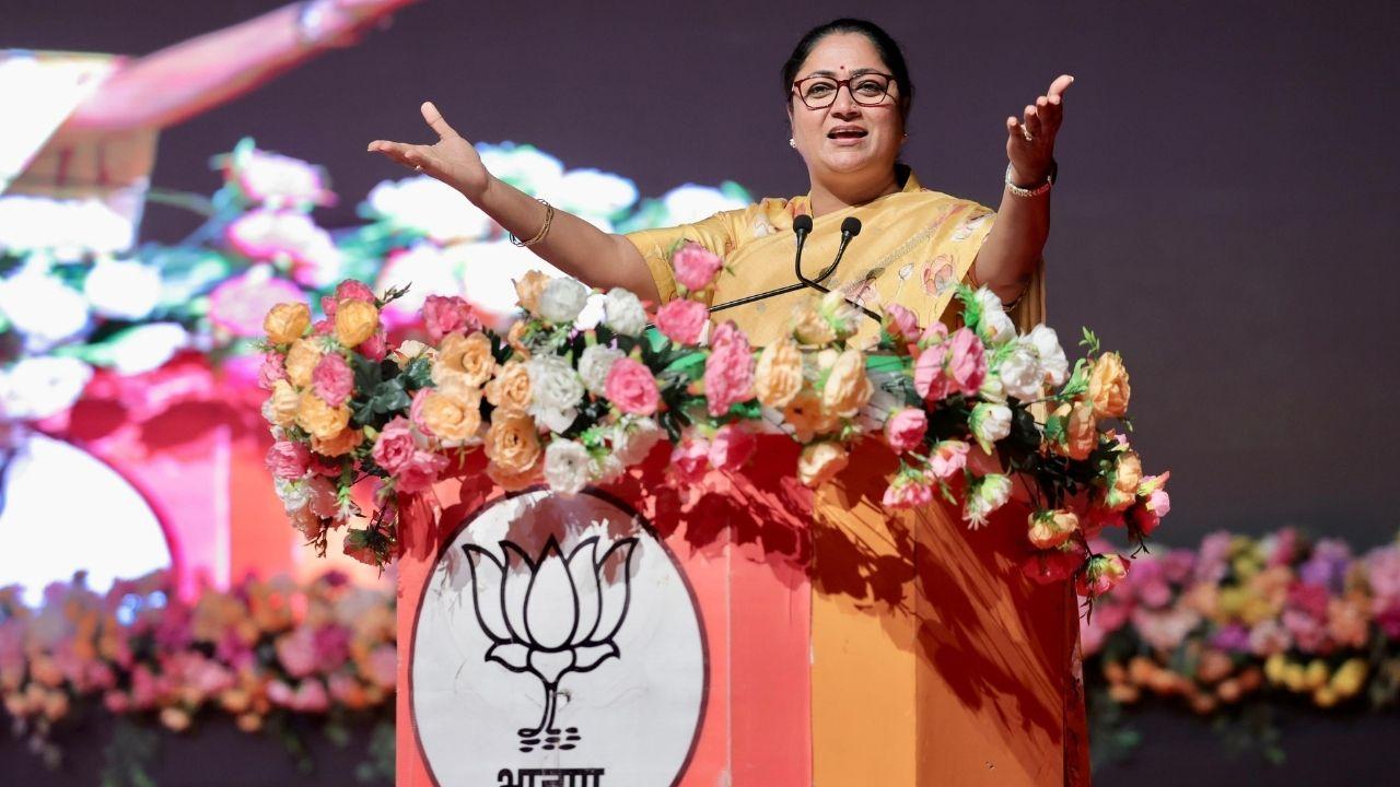 चुनाव से पहले CM रेखा गुप्ता का बंगाल दौरा, कहा- ममता सरकार की विदाई तय, TMC ने किया पलटवार