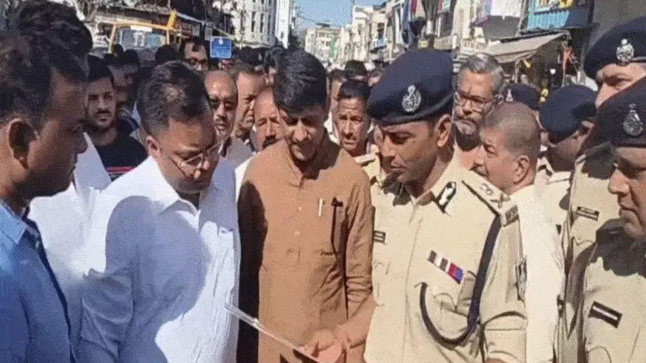 इंदौर में होली की पारंपरिक गेर से पहले कलेक्टर, कमिश्नर और महापौर ने मार्ग का निरीक्षण किया, ड्रोन से निगरानी और ड्राइवरों की होगी मैकेनिकल टेस्टिंग