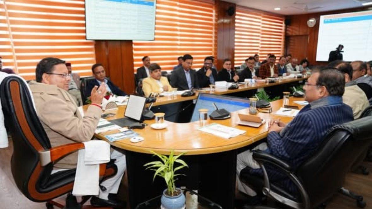 बिजली चोरी और वितरण घाटे पर मुख्यमंत्री धामी सख्त, अधिकारियों को मार्च तक सभी परियोजनाएं पूरी करने के दिए कड़े निर्देश