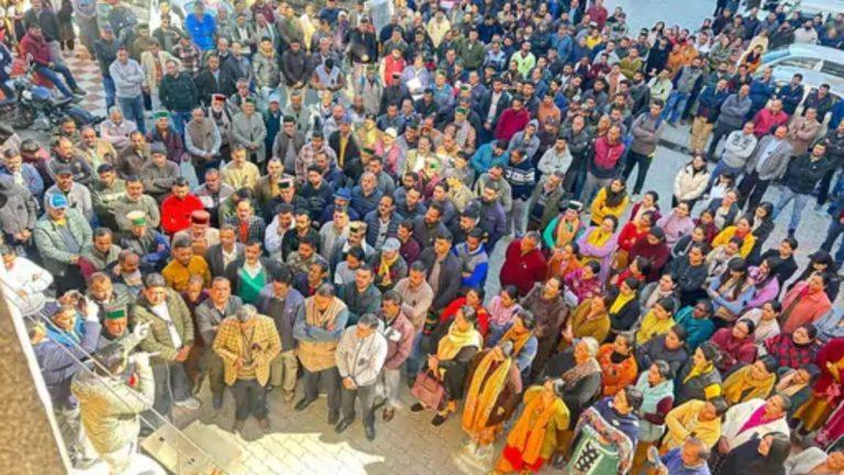 हिमाचल प्रदेश में PSU बेचने और लेबर कोड के विरोध में राष्ट्रव्यापी हड़ताल, 15000 बिजली कर्मियों ने काम रोका, बैंकिंग-स्वास्थ्य सेवाएं बाधित
