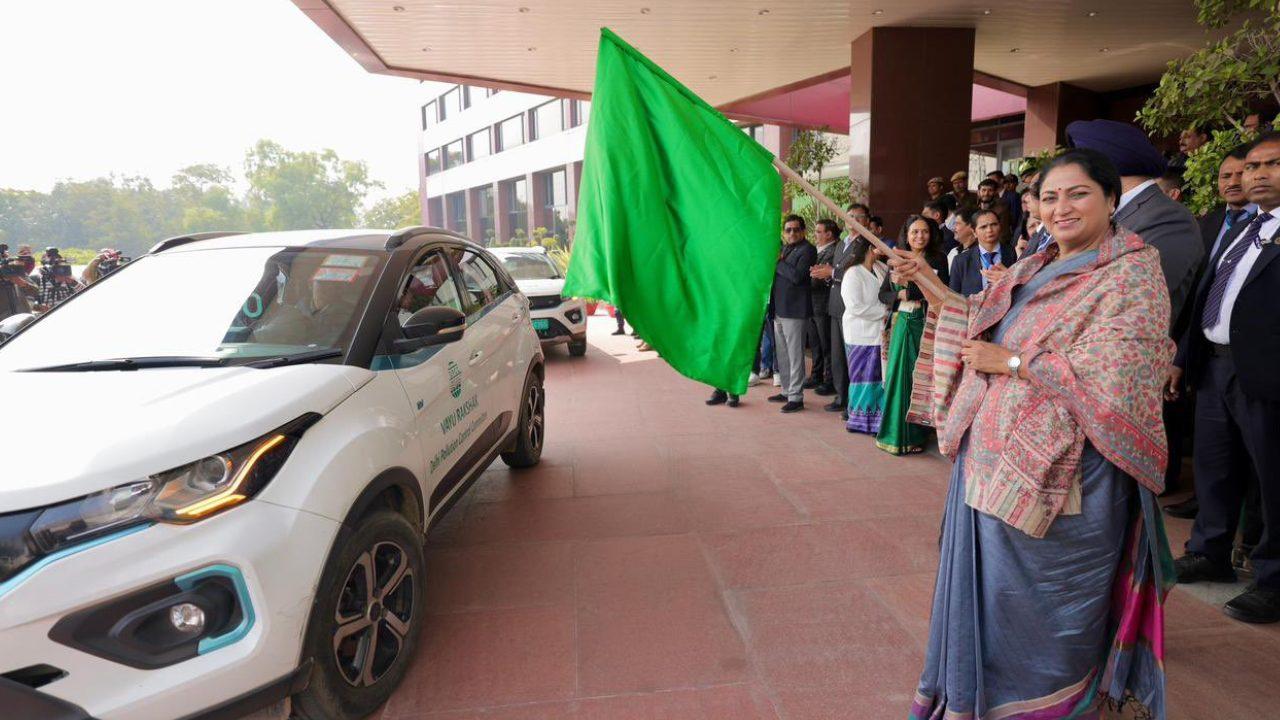 प्रदूषण के खिलाफ सीएम रेखा गुप्ता का बड़ा कदम, 6 नए मॉनिटरिंग स्टेशन और 100 वायु रक्षक लॉन्च, कहा- पिछली सरकारों ने सिर्फ दिखावा किया