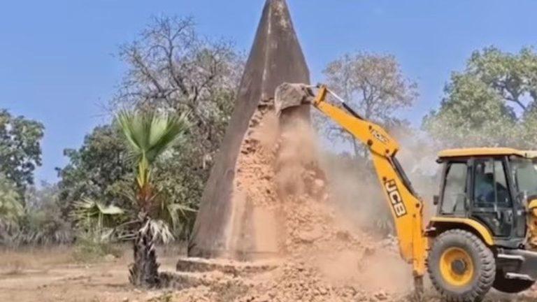 बस्तर में नक्सलियों पर बड़ा प्रहार: 173 स्मारक ध्वस्त, 64 फीट ऊंचा मेमोरियल भी गिराया