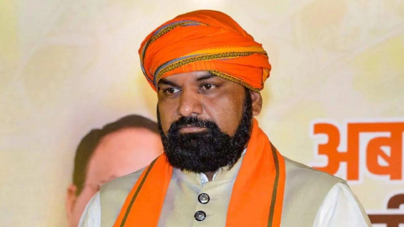 बिहार विधानसभा में डिप्टी सीएम सम्राट चौधरी के खैनी खाने का वीडियो वायरल! RJD ने ‘निंजा तकनीक’ बताकर साधा निशाना