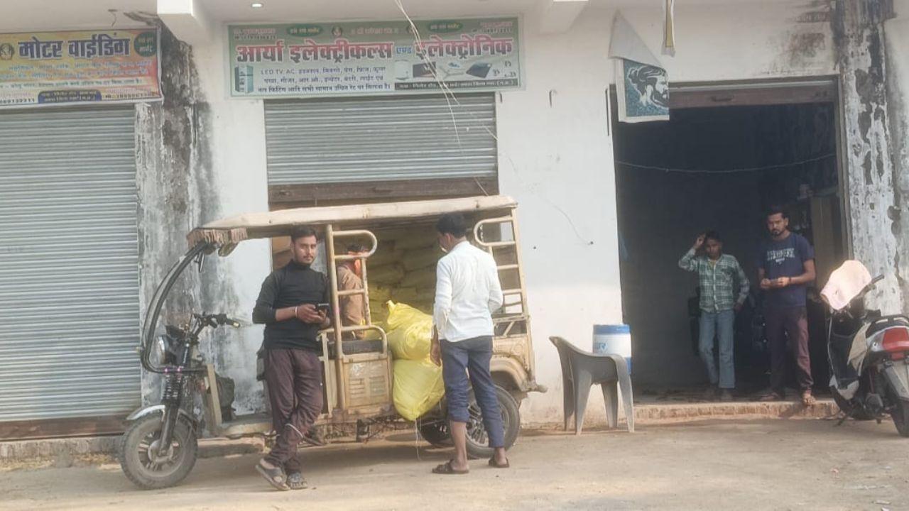 खाद दुकानदार हुए बेलगाम, शासन के नियमों की उड़ा रहे धज्जियां, कृषि विभाग बेख़बर