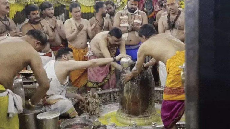 महाशिवरात्रि पर उज्जैन महाकाल मंदिर में 4 लाख से अधिक भक्तों ने किए दर्शन, भोजपुर में शिवराज सिंह चौहान ने की पूजा