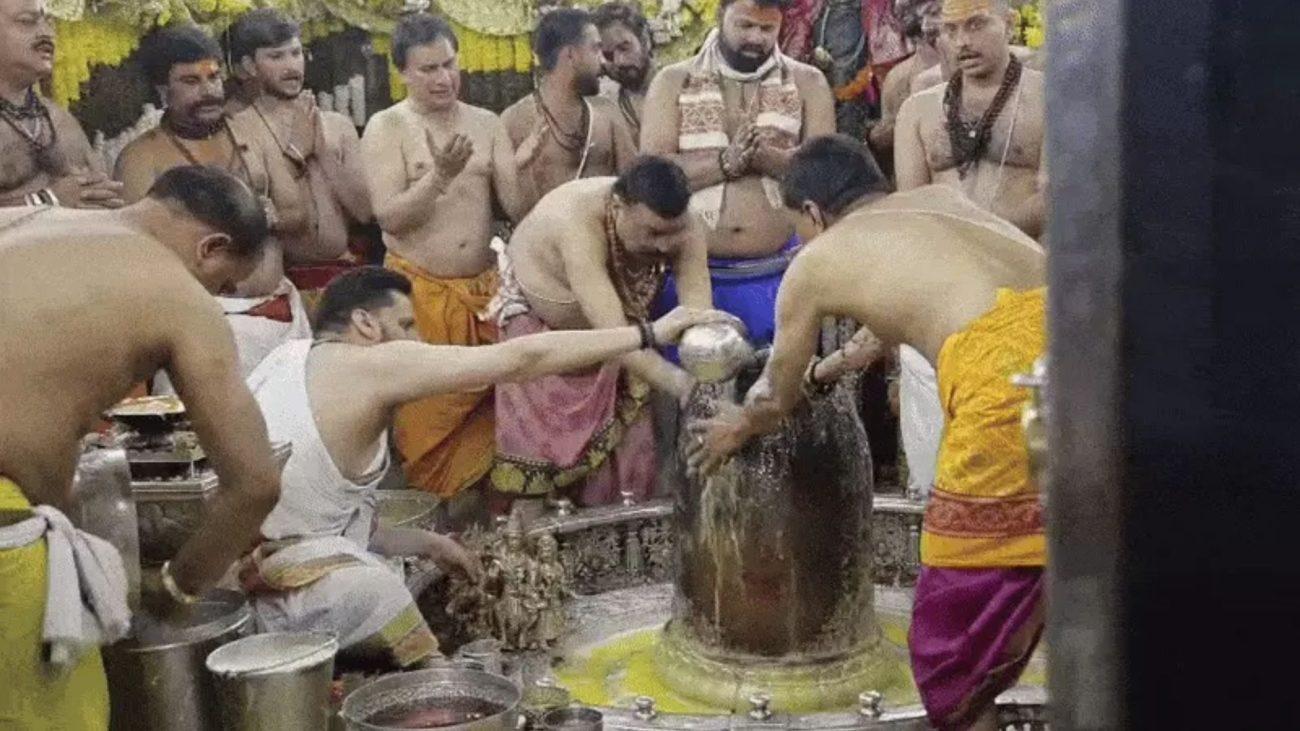 महाशिवरात्रि पर उज्जैन महाकाल मंदिर में 4 लाख से अधिक भक्तों ने किए दर्शन, भोजपुर में शिवराज सिंह चौहान ने की पूजा
