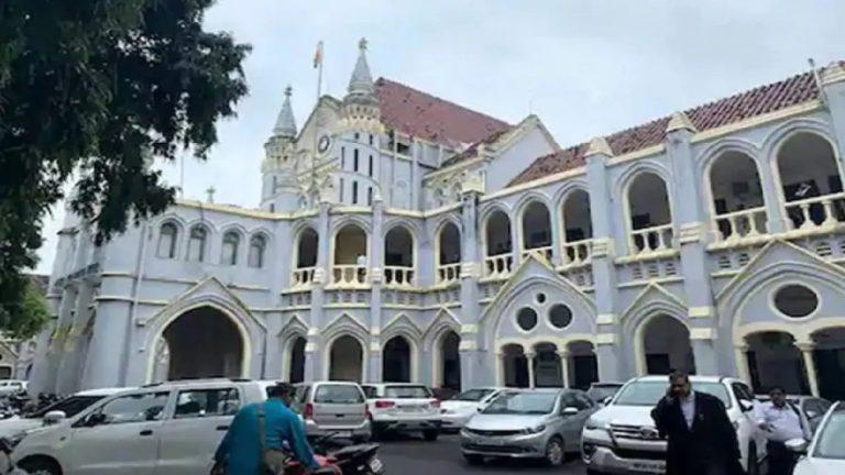 जबलपुर कोर्ट में घूसखोर पंडत फिल्म निर्माता नीरज पांडे और Netflix अधिकारियों के खिलाफ मानहानि की शिकायत दर्ज