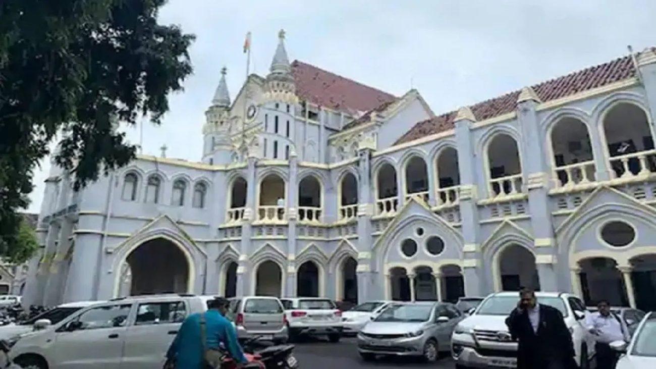 जबलपुर कोर्ट में घूसखोर पंडत फिल्म निर्माता नीरज पांडे और Netflix अधिकारियों के खिलाफ मानहानि की शिकायत दर्ज