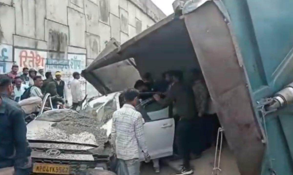जबलपुर-भोपाल मार्ग पर भीषण हादसा: फ्लाईओवर से कार पर गिरा हाइवा, 2 लोगों की मौत, 6 घायल