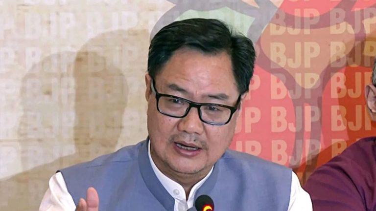 केंद्रीय मंत्री किरण रिजिजू ने केजरीवाल-सिसोदिया को राहत मिलने पर दिया बयान, कहा – ‘ऊपरी अदालतें सुधारेंगी गलती’, ओवैसी पर भी किया पलटवार