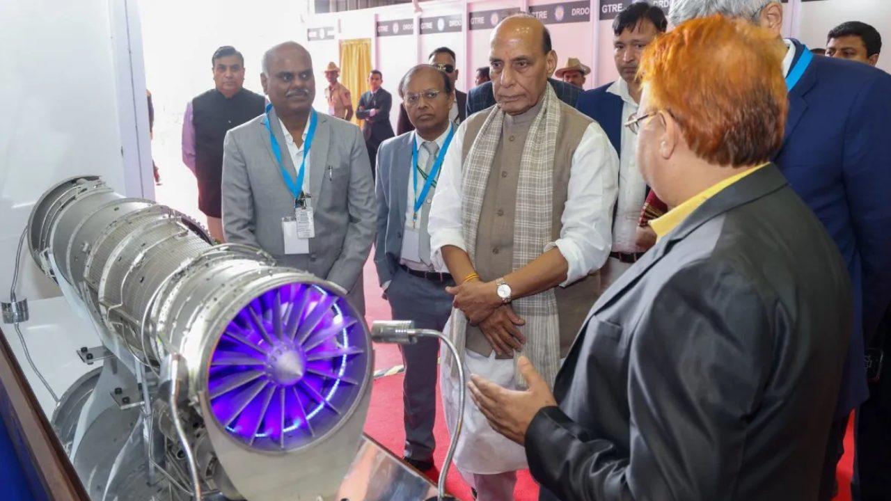 रक्षा मंत्री राजनाथ सिंह ने DRDO के सामने रखी एक बड़ी चुनौती, कहा- 5 साल के भीतर स्वदेशी जेट इंजन बनाकर दिखाएं और छठी पीढ़ी की करें तैयारी