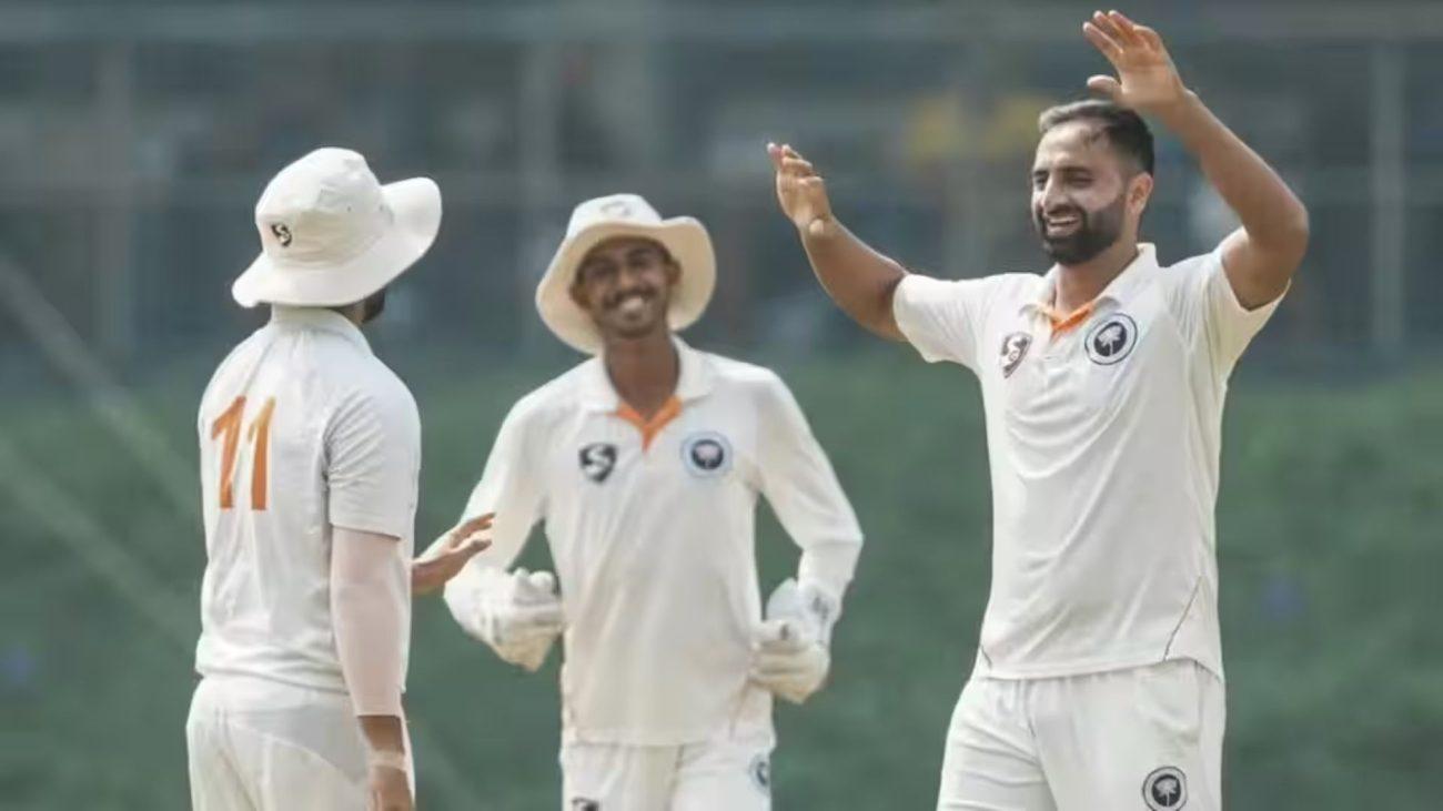 कौन हैं जम्मू-कश्मीर के तेज गेंदबाज आकिब नबी? जिन्होंने बंगाल को हराकर टीम को पहली बार रणजी ट्रॉफी फाइनल में पहुंचाया