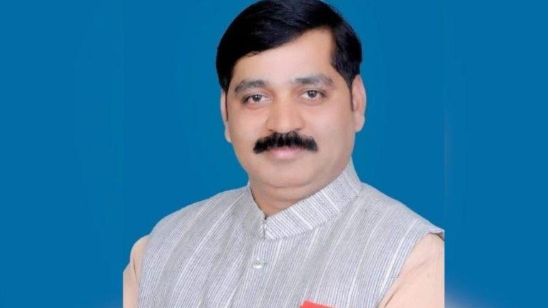 सपा के राष्ट्रीय प्रवक्ता मनोज यादव को पुलिस ने किया गिरफ्तार, जातिगत टिप्पणी और धमकी देने का आरोप, दो दिन से थे लापता