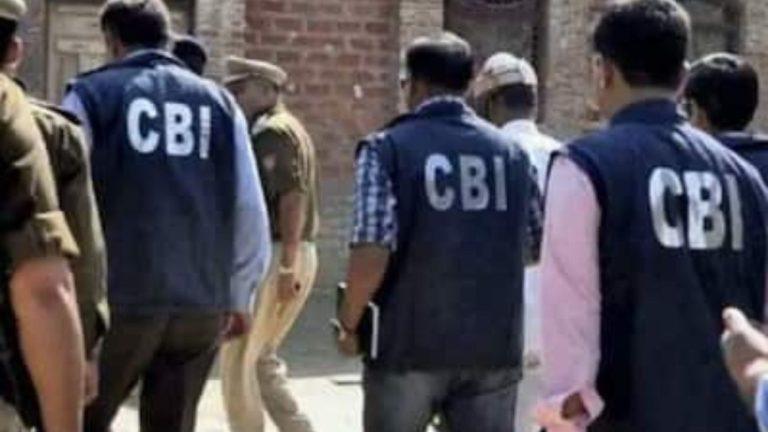 पुणे में CBI का बड़ा एक्शन: मिलिट्री इंजीनियरिंग सर्विसेज के दो अधिकारी 2 लाख रुपये रिश्वत लेते गिरफ्तार, जानें पूरा मामला