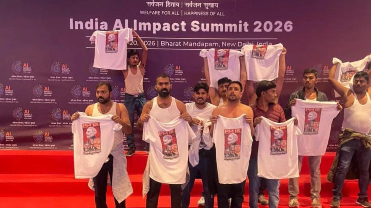 भारत मंडपम में AI समिट के दौरान यूथ कांग्रेस का शर्ट उतारकर प्रदर्शन, ट्रेड डील का जताया विरोध, पुलिस की हिरासत में 5 लोग