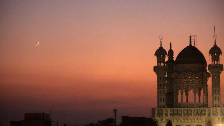 भारत में रमजान 2026 का चांद दिखा, बिहार और असम में सबसे पहले दीदार, जानें गुरुवार को किस समय होगी पहली सहरी और इफ्तार