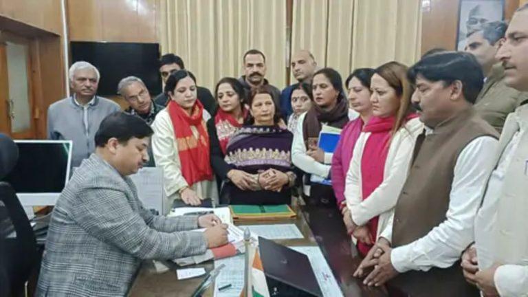 शिमला नगर निगम में मेयर के कार्यकाल पर BJP का हंगामा, सुरेंद्र चौहान ने 688 करोड़ का बजट पेश कर किए बड़े ऐलान