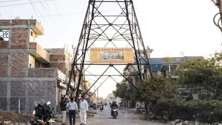 खतरों का टावर: भोपाल में हाईटेंशन टावर के नीचे निकाल दी सड़क, कांग्रेस ने सरकार को घेरा, अभिनव बरोलिया ने सुरक्षा को लेकर उठाए सवाल