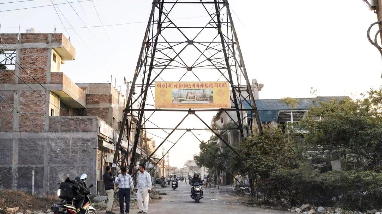 खतरों का टावर: भोपाल में हाईटेंशन टावर के नीचे निकाल दी सड़क, कांग्रेस ने सरकार को घेरा, अभिनव बरोलिया ने सुरक्षा को लेकर उठाए सवाल