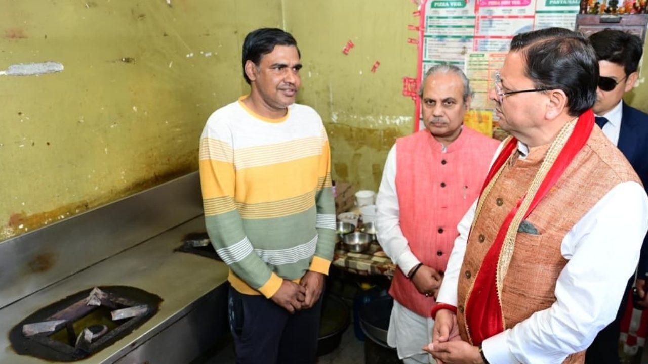 उत्तराखंड के मुख्यमंत्री पुष्कर सिंह धामी ने गढ़ी कैंट में रसोई गैस आपूर्ति का लिया जायजा, संकट में एकजुटता की अपील की