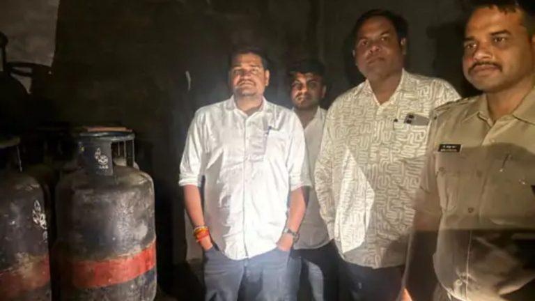 रतलाम में भारत गैस एजेंसी मैनेजर के पोल्ट्री फार्म से 64 अवैध HP सिलेंडर जब्त, कालाबाजारी के आरोप में केस दर्ज