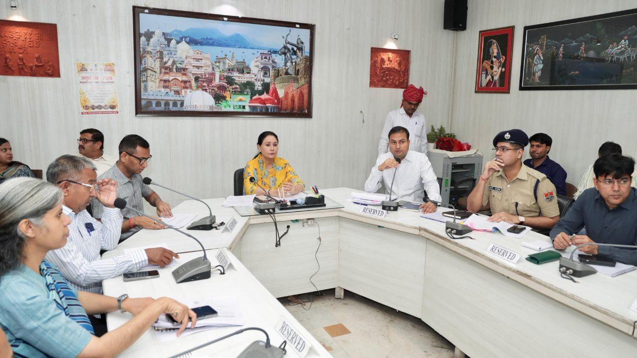 राजस्थान की उपमुख्यमंत्री दीया कुमारी ने अजमेर में अधिकारियों के साथ की बैठक, बजट घोषणाओं के पेंडिंग काम जल्द पूरे करने के दिए निर्देश