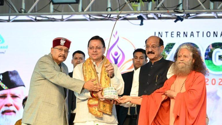 टिहरी के मुनिकी रेती में अंतर्राष्ट्रीय योग महोत्सव 2026 का आयोजन, सीएम पुष्कर सिंह धामी ने ‘उत्तराखंड खोज योजना’ का किया लोकार्पण