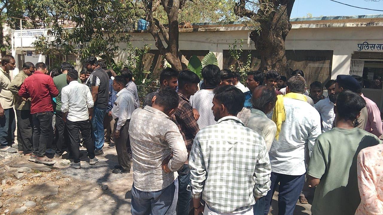 मरीज की मौत पर बवाल: परिजनों ने लगाया इलाज में लापरवाही का आरोप, अस्पताल प्रबंधन ने दावों को बताया बेबुनियाद