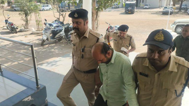 दिनदहाड़े सोना चोरी का चंद घंटों में खुलासा: मुनीम ही निकला मास्टरमाइंड, 65 ग्राम सोना जब्त