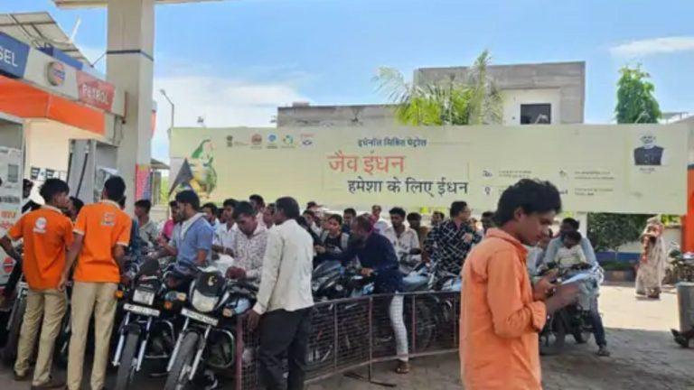 भोपाल-इंदौर समेत कई शहरों में पेट्रोल-डीजल की कमी की अफवाह फैली, प्रशासन का दावा – ‘3 महीने का पर्याप्त स्टॉक उपलब्ध’