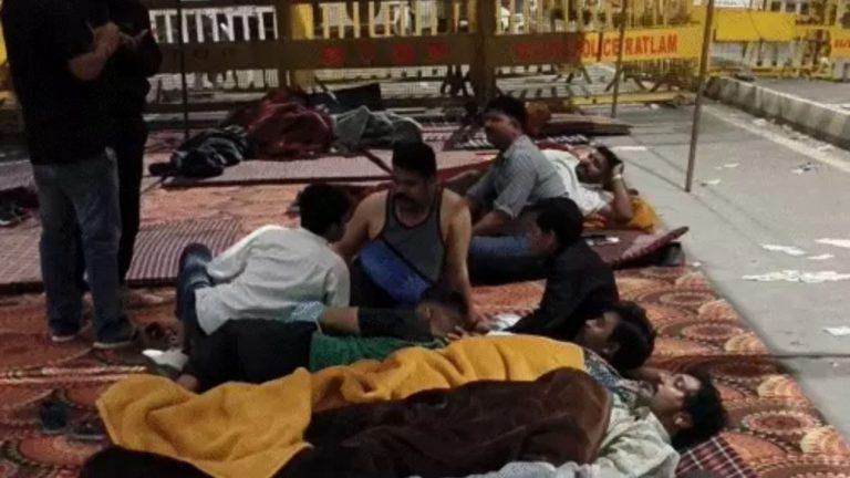 करणी सेना का धरना 30 घंटे बाद हुआ खत्म, फोरलेन से हटे प्रदर्शनकारी, प्रशासन ने दिया आश्वासन