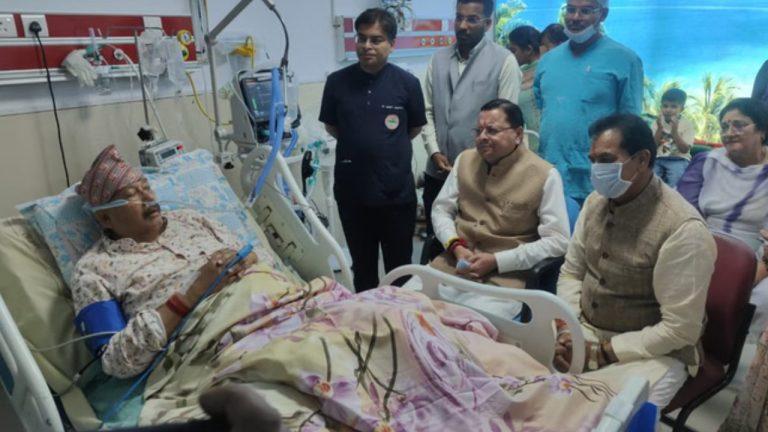 उत्तराखंड के कैबिनेट मंत्री सतपाल महाराज की बिगड़ी तबीयत, ऋषिकेश AIIMS में भर्ती, सीएम धामी ने अस्पताल पहुंचकर जाना हाल