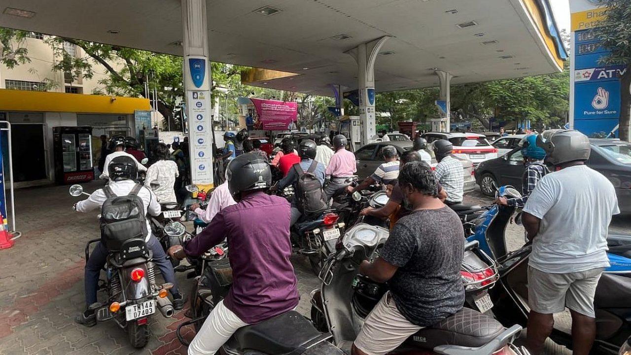 मध्यप्रदेश समेत देशभर में पेट्रोल-डीजल की अफवाहों से पैनिक, सरकार ने कहा “कोई कमी नहीं”, संयम बनाने की अपील
