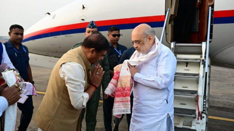 असम दौरे पर पहुंचे केंद्रीय गृहमंत्री अमित शाह, रविवार को गुवाहाटी में मेडिकल कॉलेज का उद्घाटन और युवाओं की रैली को करेंगे संबोधित